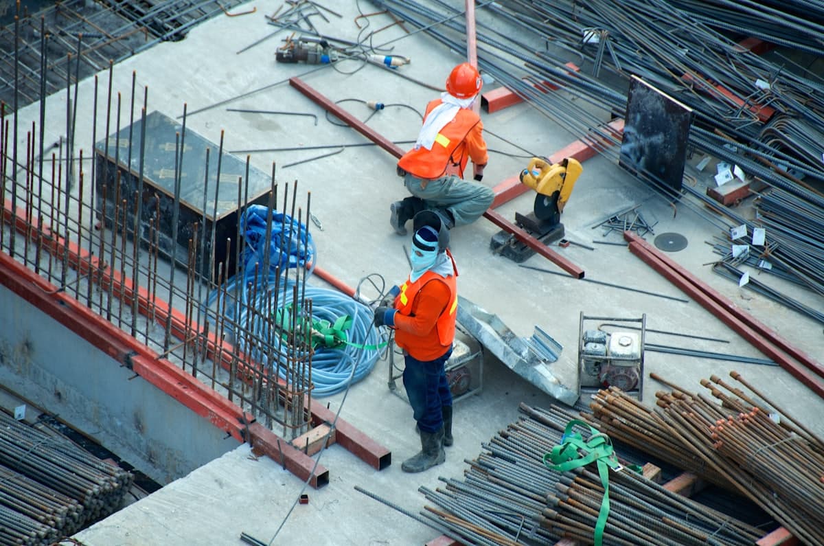 Ouvriers sur un chantier de construction